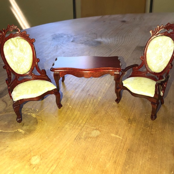 Miniature doll house Victorian parlor chairs and coffee table - Picture 5 of 8